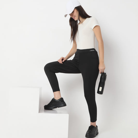 High-Rise Performance Leggings with Secure Mobile Pockets